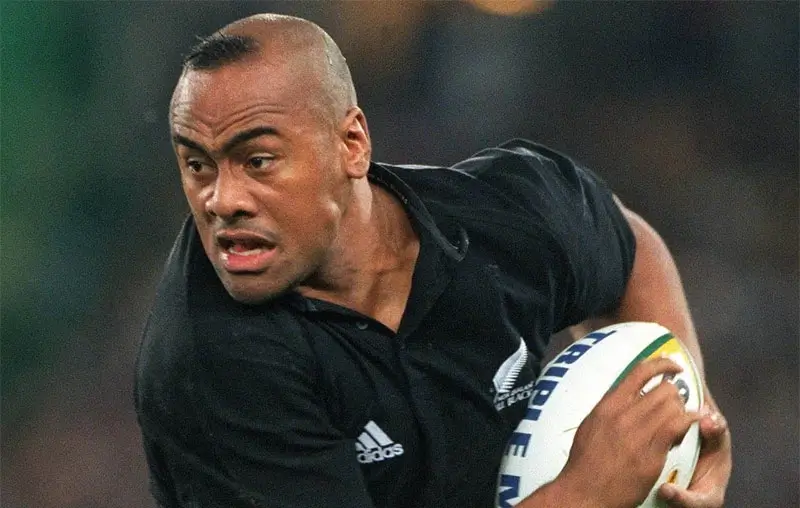 Почему трофей Кубка мира должен быть переименован в честь покойного Джона Лому