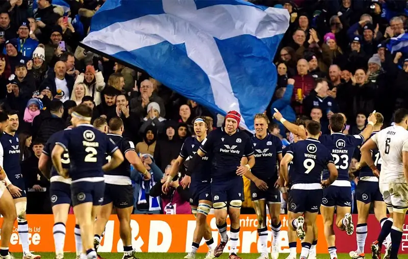 Шесть наций: Шотландия 30-21 Англия - хет-трик Духана ван дер Мерве приносит шотландцам кубок Калькутты
