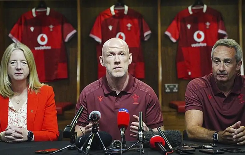 "Я не считаю, что это бардак": день, когда валлийское регби погрузилось в очередной хаос