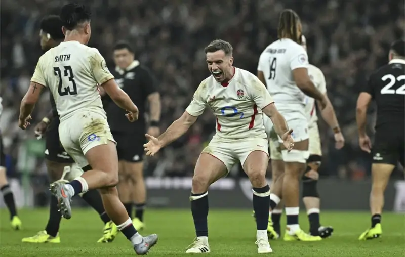 Выступление Джорджа Форда в первой с 2019 года победе Англии над Новой Зеландией и первой на Twickenham с 2012 года стало одним из его лучших. Фото: Бен Стэнсолл/AFP via Getty Images.