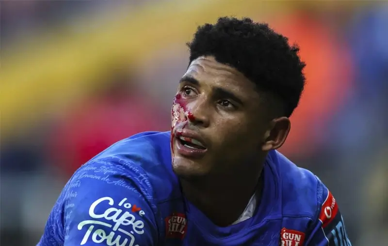 Саша Файнберг-Мнгомезулу в этом году оформил хет-трик как за клуб, так и за сборную, а в нынешнем сезоне уже занёс девять попыток в семи матчах. Фото: Шон Рой/Sportsfile via Getty Images