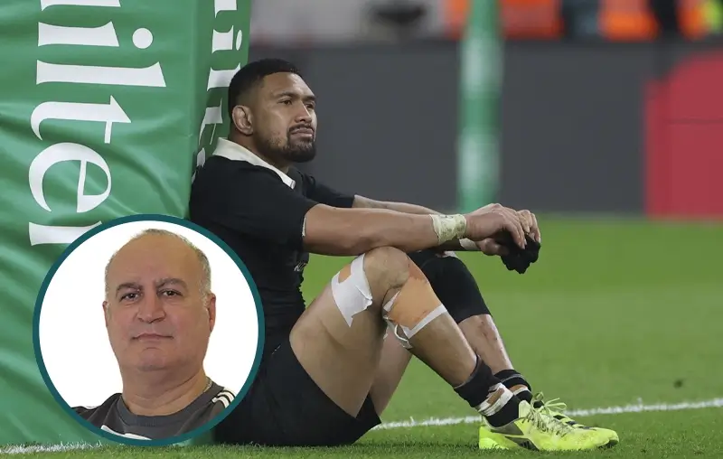 Арди Савеа из Новой Зеландии разочарован после поражения от Англии. Фото: Hannah McKay / Reuters